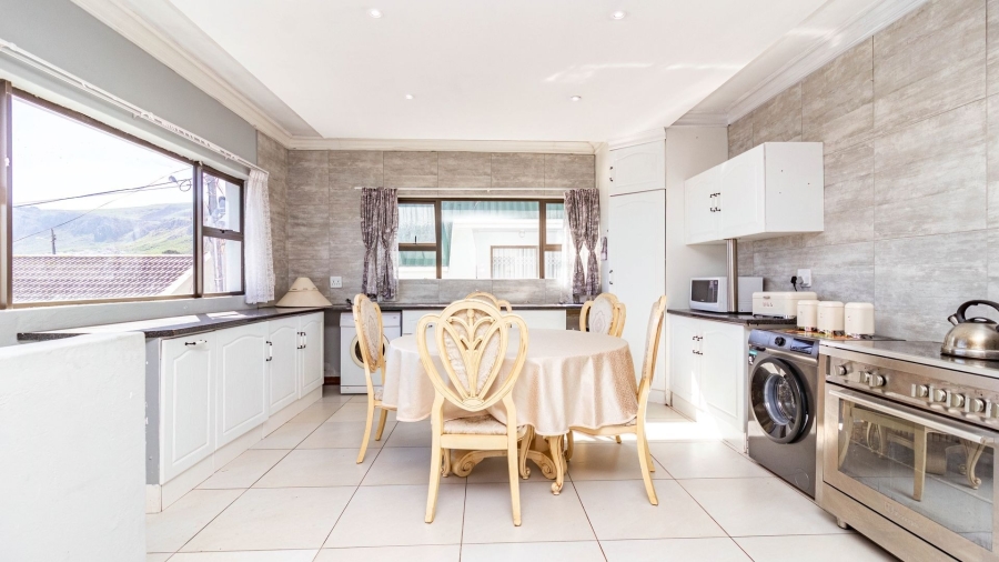 7 Bedroom Property for Sale in Kleinmond Western Cape